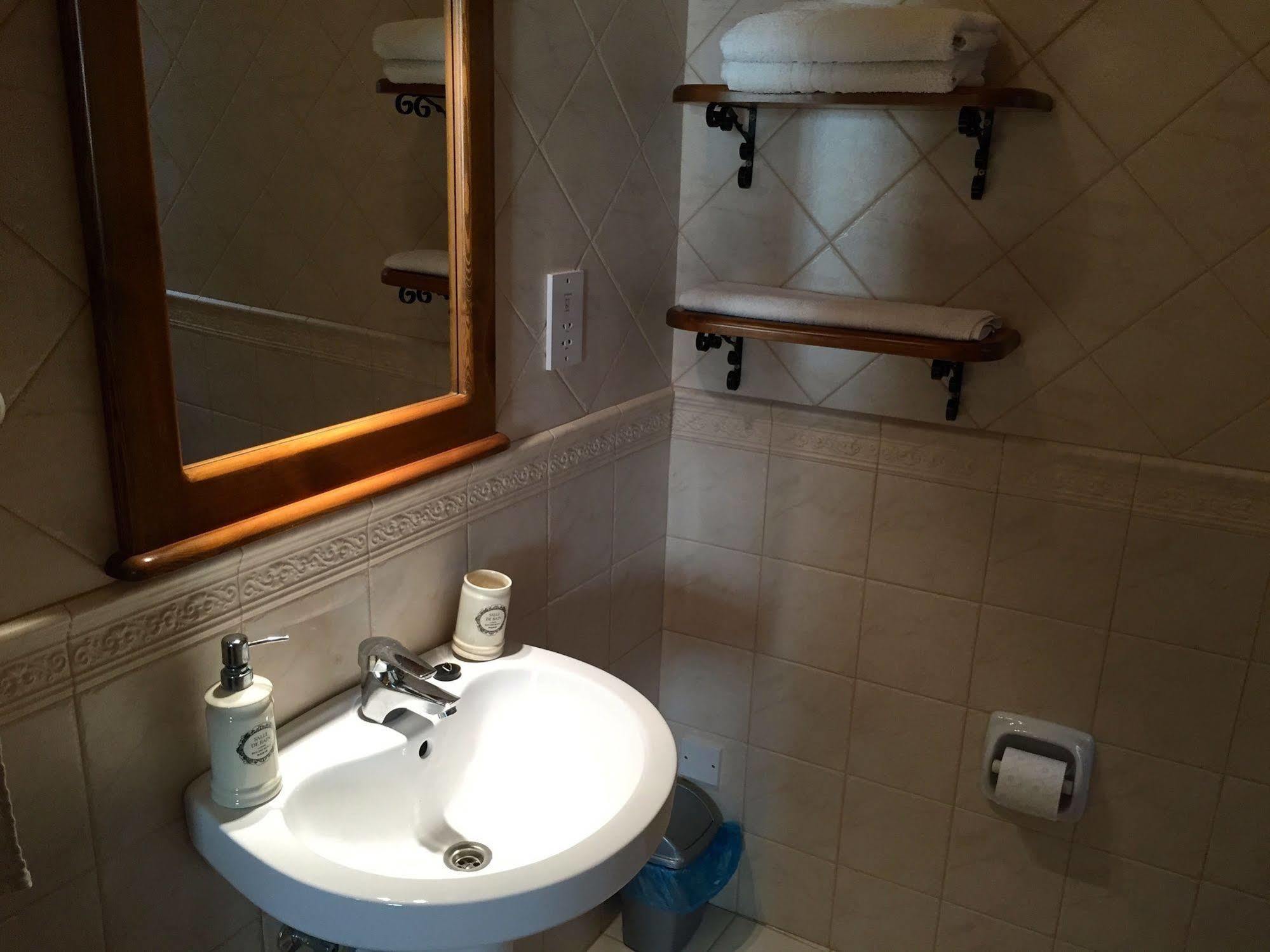 Ellie Boo Bed & Breakfast Victoria Bagian luar foto